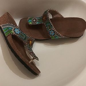 ON SALE ! SANDLES MULTICOLOR LIGHT WEIGHT SIZE 9